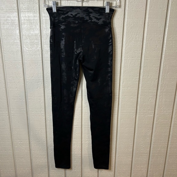 Spanx Faux Leather Camo Leggings, size small. - Picture 2 of 5